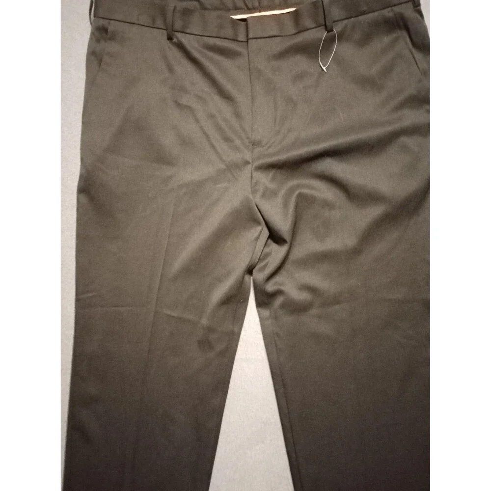Van Heusen Traveler Dress Pants Mens 42x32 Straight Fit Premium Non Iron New